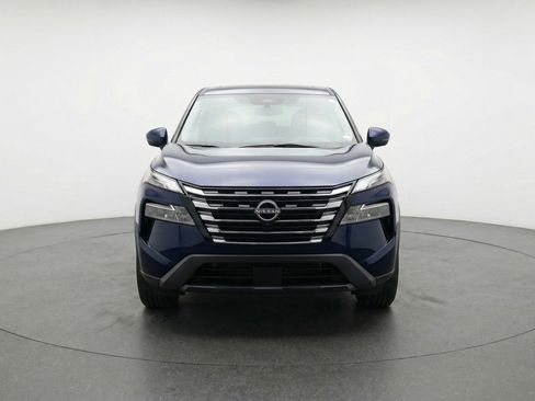 Used 2025 Nissan Rogue SV image 2