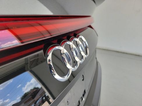 Used 2019 Audi Q8 Premium w/ Convenience Package AWD/4WD image 8