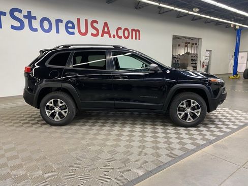 Used 2018 Jeep Cherokee Trailhawk w/ Cold Weather Group image 9