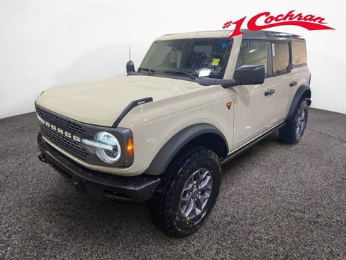 New 2025 Ford Bronco Badlands image 3