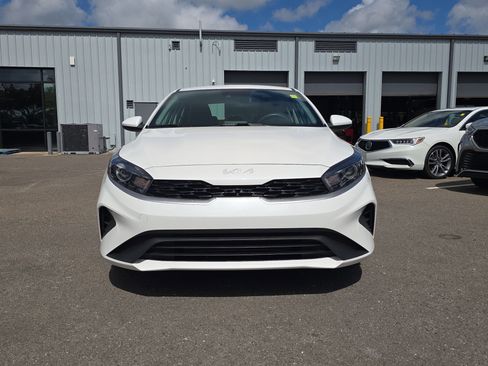Certified 2024 Kia Forte LXS FWD image 3
