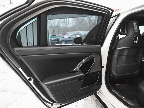 Used 2023 BMW 760i xDrive image 13