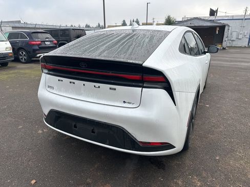 Used 2025 Toyota Prius LE image 7