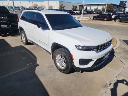 Used 2025 Jeep Grand Cherokee Laredo w/ MOPAR Finishing Package image 2