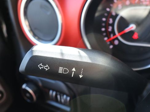 Used 2019 Jeep Wrangler Unlimited Rubicon AWD/4WD image 16