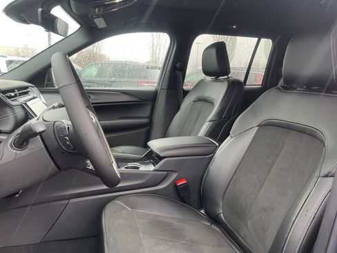 New 2025 Jeep Grand Cherokee Altitude image 11