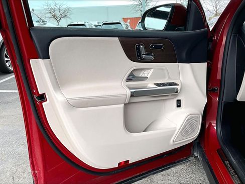 Used 2022 Mercedes-Benz GLB 250 image 23