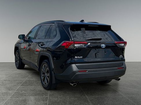 Used 2022 Toyota RAV4 XLE Premium image 6