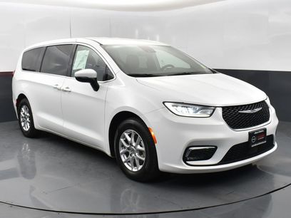 Used 2023 Chrysler Pacifica Touring-L