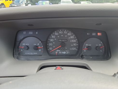 Used 2005 Mercury Grand Marquis GS RWD image 25