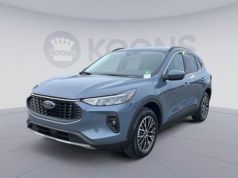 Used 2025 Ford Escape SE FWD image 1