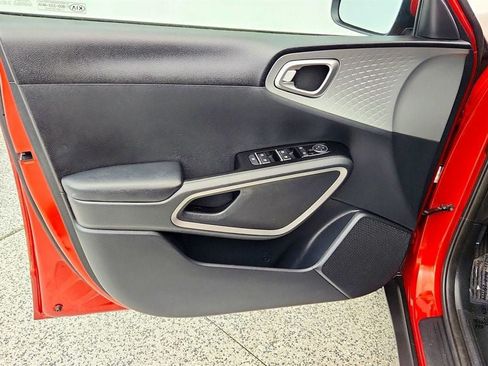 Used 2021 Kia Soul LX FWD image 10