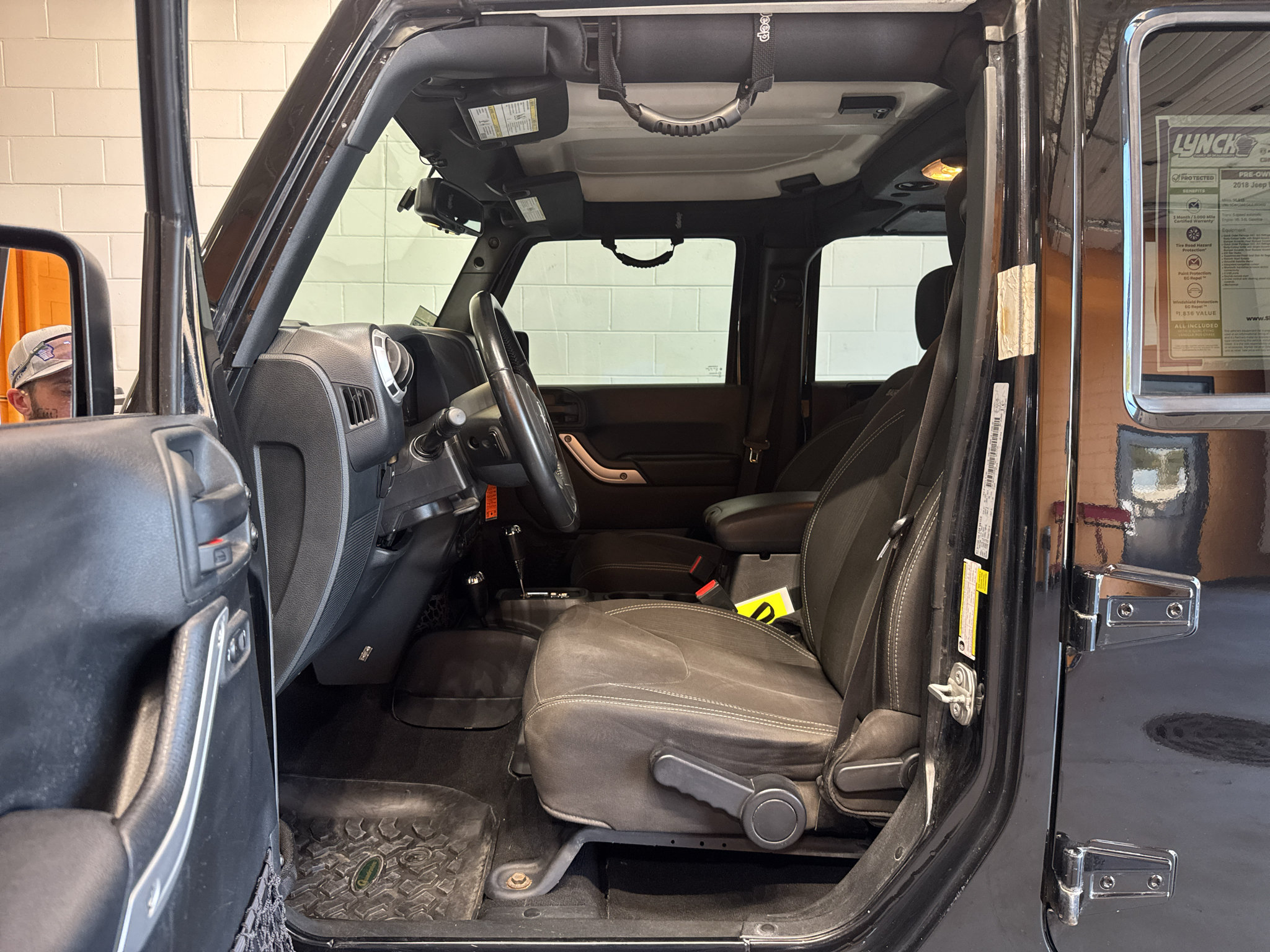 Used 2018 Jeep Wrangler Unlimited Sahara AWD/4WD image 13