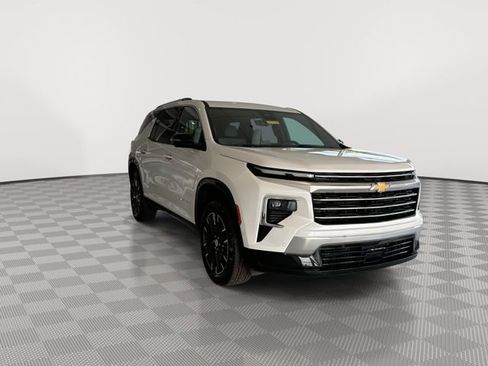 Certified 2024 Chevrolet Traverse RS image 2