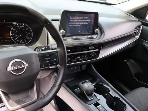 Used 2025 Nissan Rogue SV image 22