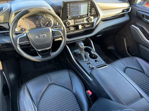 Used 2022 Toyota Highlander XSE AWD/4WD image 7