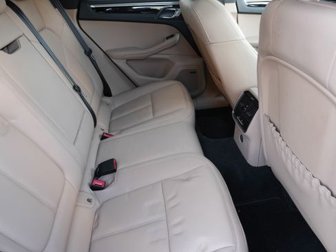 Used 2024 Porsche Macan image 39