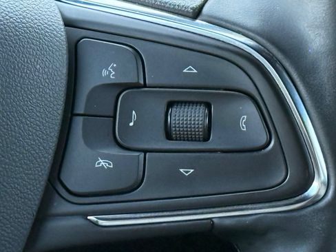 Used 2025 Buick Envista Avenir FWD image 32