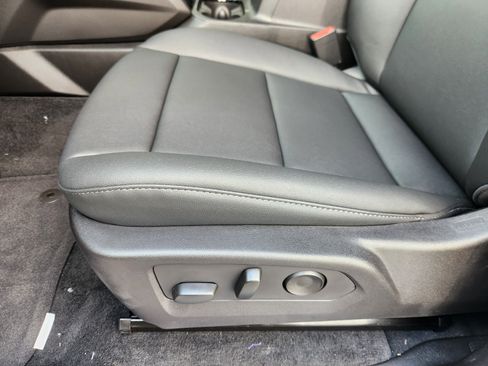 New 2025 Chevrolet Colorado LT w/ LT Convenience Package image 17