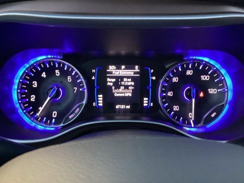 Used 2023 Chrysler Voyager LX image 24