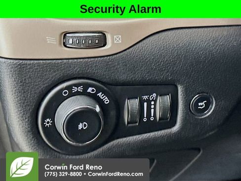 Used 2016 Jeep Cherokee Latitude w/ Comfort/Convenience Group image 10