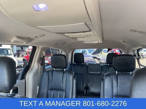 Used 2015 Chrysler Town & Country Touring FWD image 23