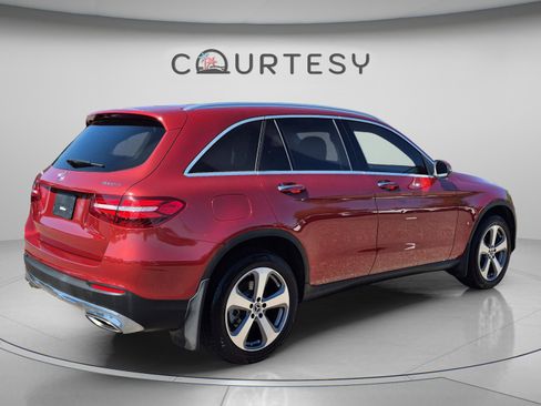 Used 2018 Mercedes-Benz GLC 300 4MATIC image 5