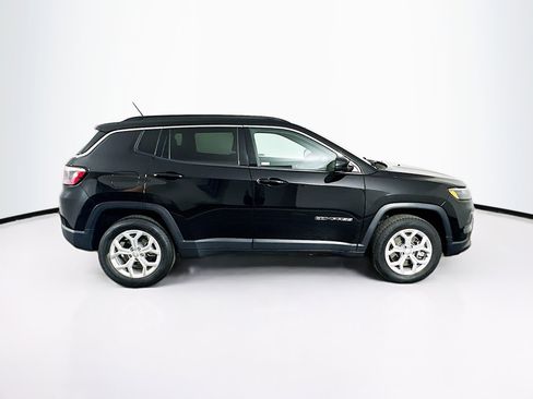 Used 2024 Jeep Compass Latitude image 10