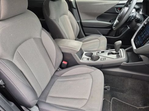Used 2025 Subaru Crosstrek 2.5i Premium AWD/4WD image 30