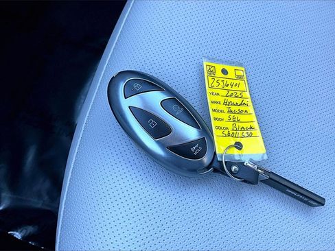 Certified 2025 Hyundai Tucson SEL image 11