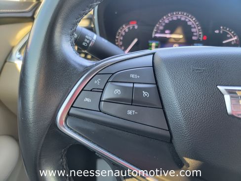 Used 2019 Cadillac XT5 FWD image 19