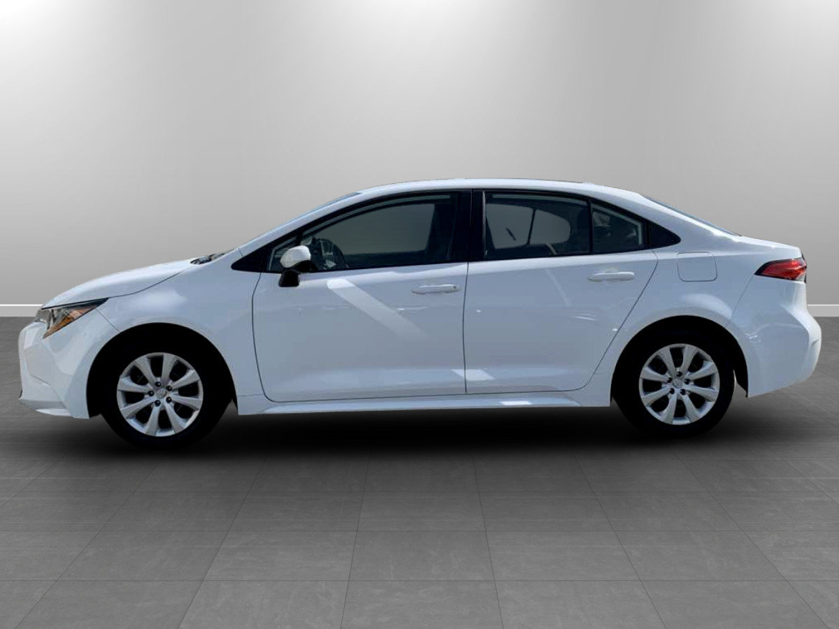 Used 2025 Toyota Corolla LE FWD image 4