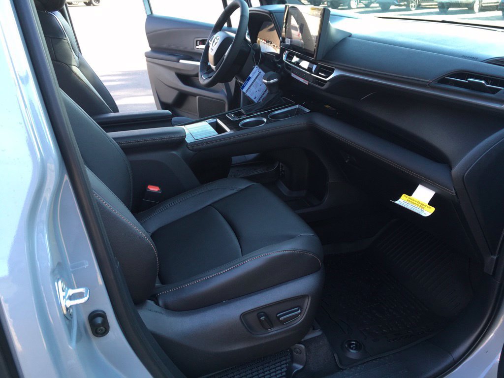 New 2026 Toyota Sienna XLE Woodland Edition AWD/4WD image 33