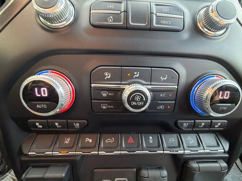 Used 2022 GMC Sierra 2500 AT4 w/ AT4 Premium Plus Package AWD/4WD image 21