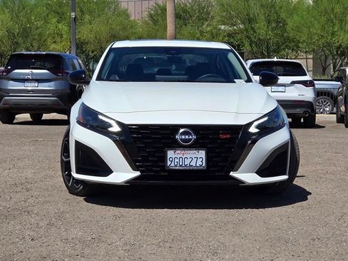 Used 2023 Nissan Altima 2.5 SR w/ SR Premium Package FWD image 2