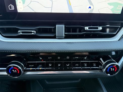 Used 2026 Chevrolet Equinox LT w/ Convenience Package II image 17