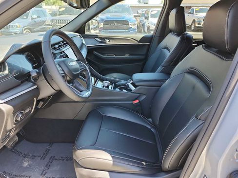 New 2024 Jeep Grand Cherokee Limited w/ Black Appearance Package image 11