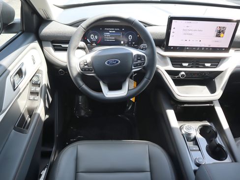 New 2025 Ford Explorer Active w/ Active Comfort Package image 19