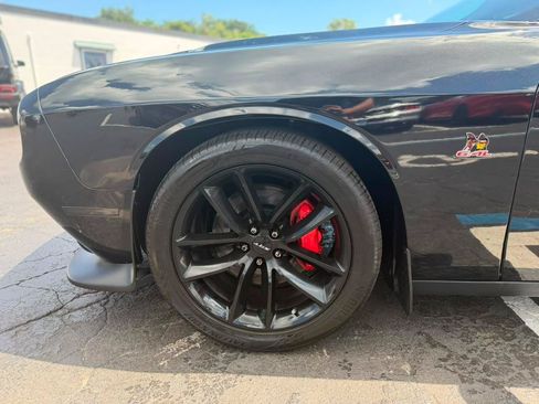 Used 2015 Dodge Challenger R/T Scat Pack w/ Leather Interior Group RWD image 9