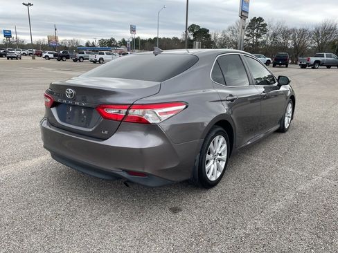 Used 2019 Toyota Camry LE image 5