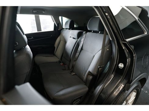 Used 2019 Kia Sorento FWD image 12
