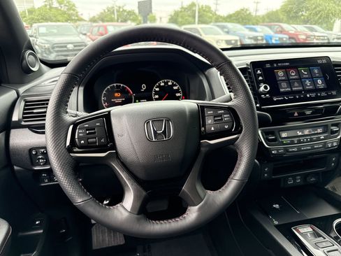 Used 2025 Honda Ridgeline Black Edition image 11