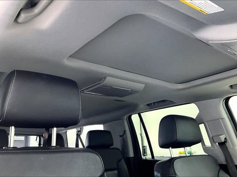 Used 2018 Chevrolet Suburban Premier image 22