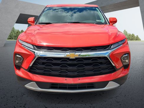 Used 2025 Chevrolet Blazer LT AWD/4WD image 2