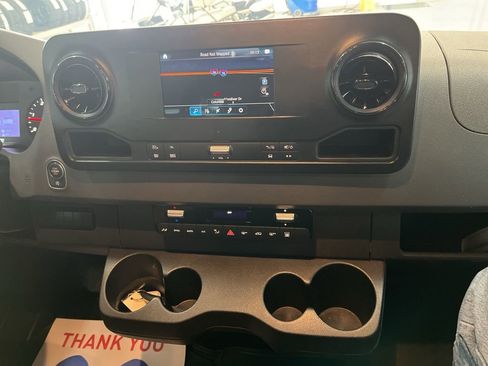 Used 2019 Mercedes-Benz Sprinter 2500 image 24