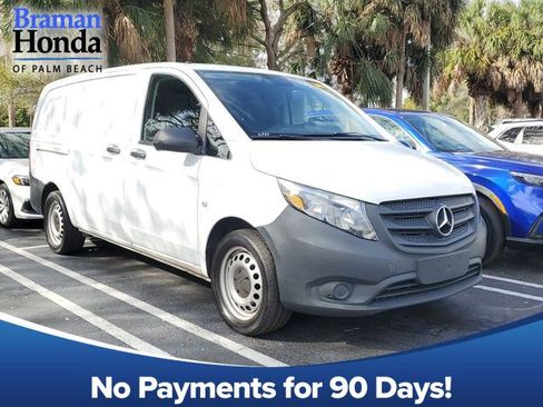 Used 2018 Mercedes-Benz Metris image 1