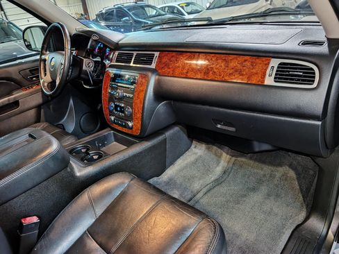 Used 2014 Chevrolet Suburban LT AWD/4WD image 31