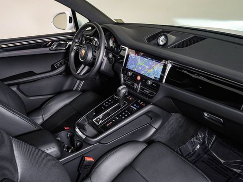 Certified 2026 Porsche Macan AWD/4WD image 14