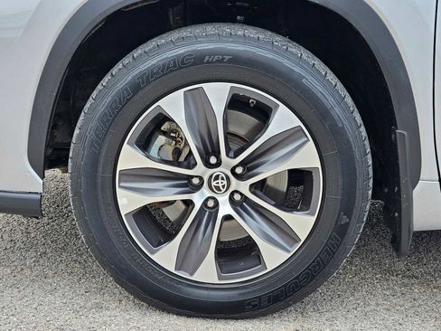Used 2021 Toyota Highlander XLE image 15