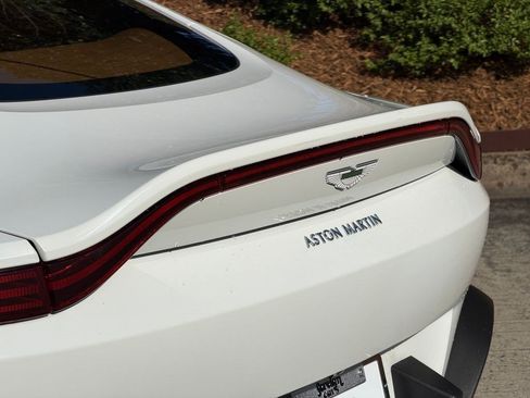 Used 2021 Aston Martin V8 Vantage Coupe RWD image 9